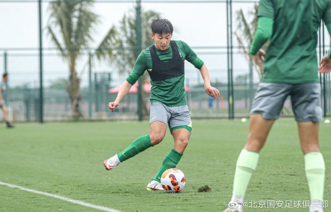 美女尿口网站